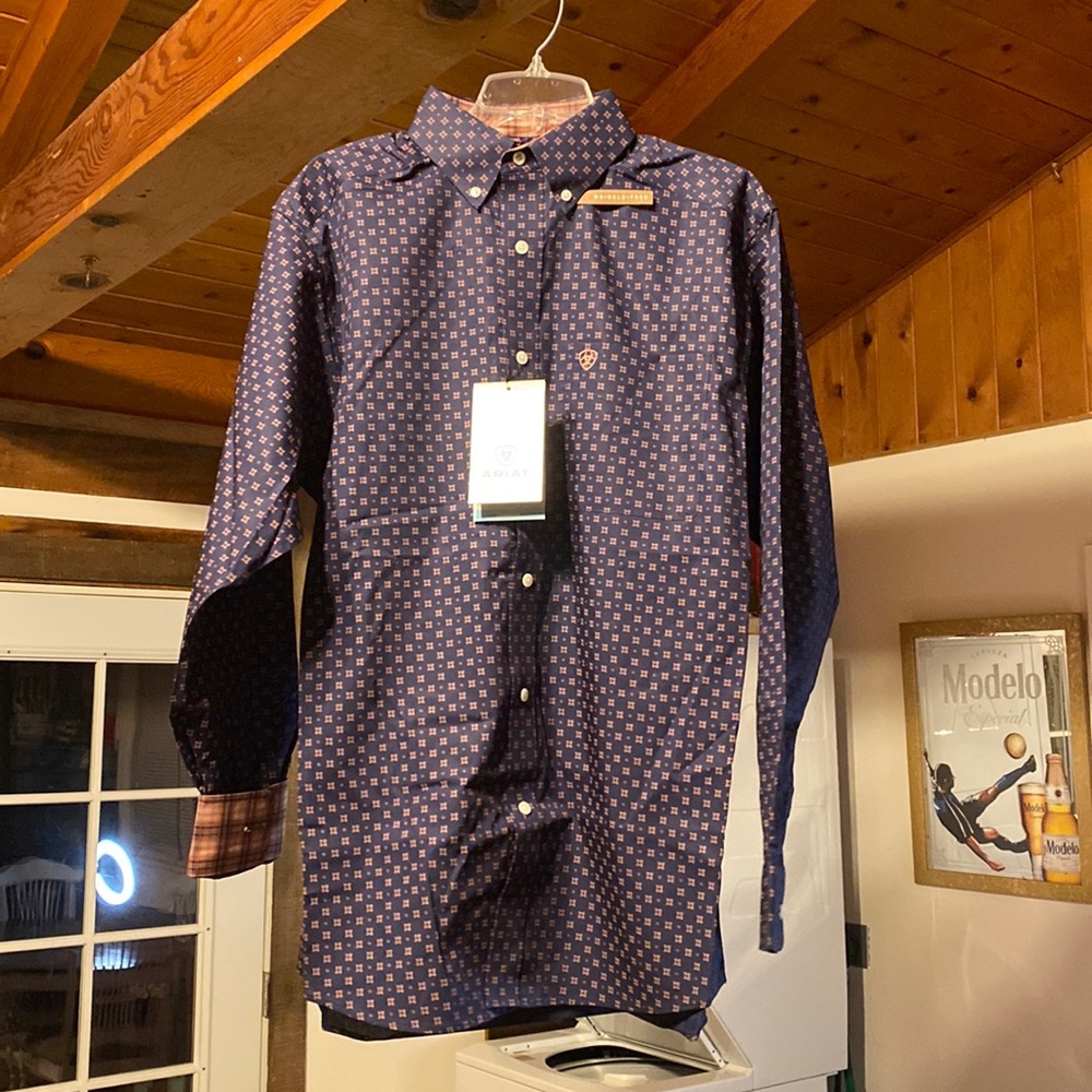 M Ariat long sleeve